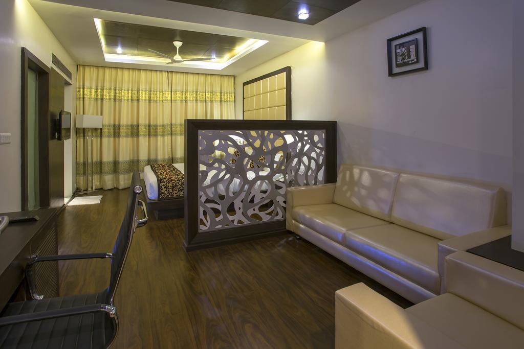 Ravi Residency Hotel Morbi Cameră foto