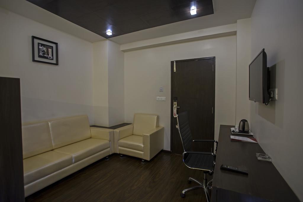 Ravi Residency Hotel Morbi Cameră foto